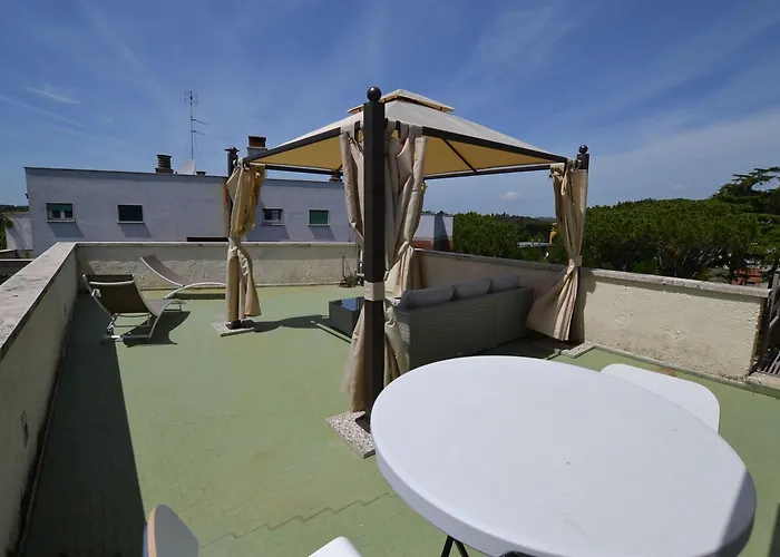 Romantic Attic With Terrace Over Rome